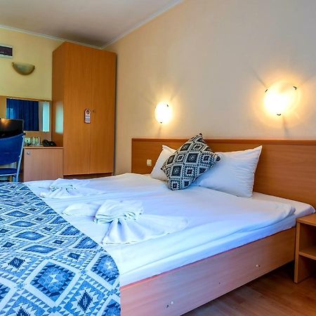 Family Hotel Dalis София Экстерьер фото